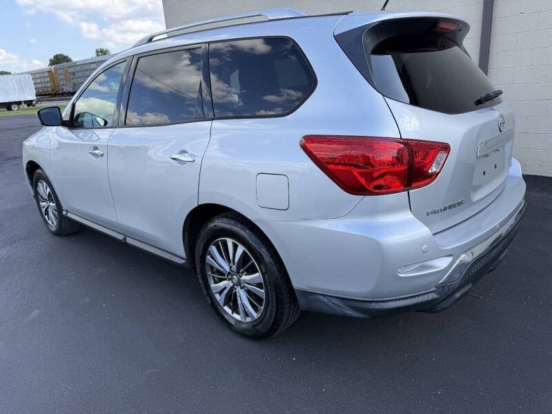 2018 Nissan Pathfinder SV