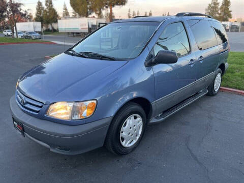 2002 Toyota Sienna LE