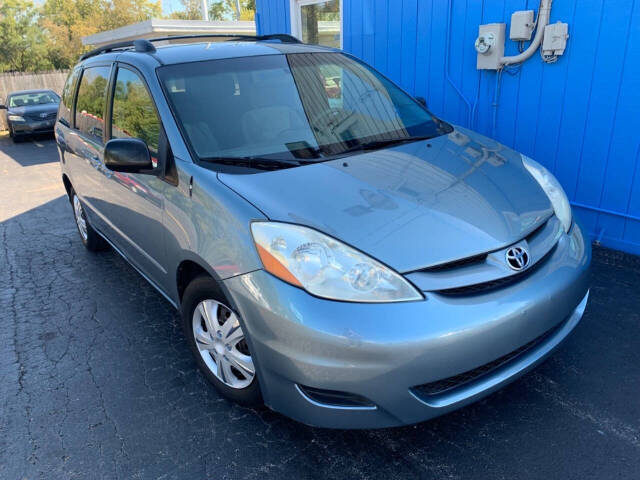 2008 Toyota Sienna for sale at Sawan Auto Sales Inc in Palatine, IL