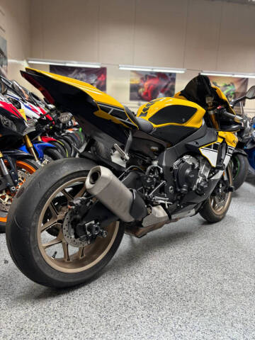 2016 Yamaha YZF-R1