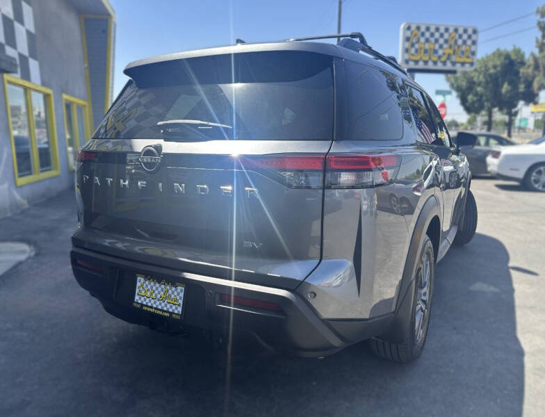 2022 Nissan Pathfinder SV