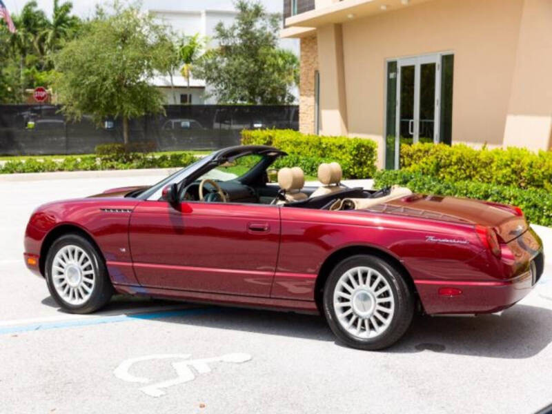 2004 Ford Thunderbird Deluxe's photo