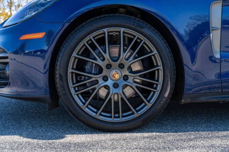 2023 Porsche Panamera Platinum Edition