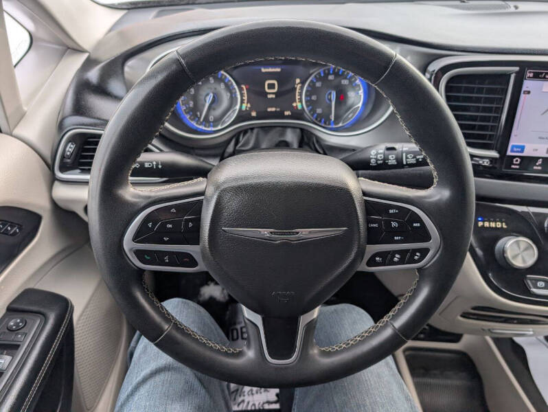 2022 Chrysler Pacifica Touring L