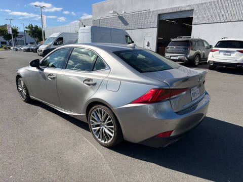 2017 Lexus IS 200t