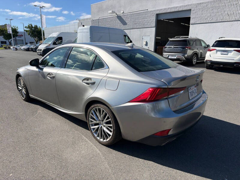 2017 Lexus IS 200t