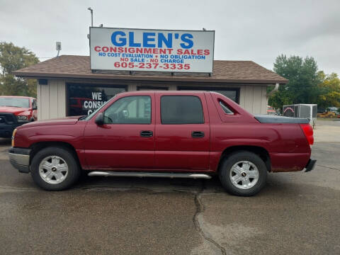 2004 Chevrolet Avalanche for sale at Glen's Auto Sales in Watertown SD