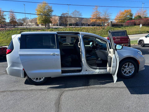 2024 Chrysler Pacifica Touring L