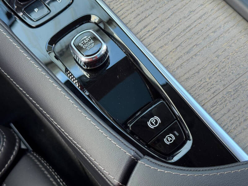 2024 Volvo XC90 Recharge T8 Ultimate Bright Theme 7P