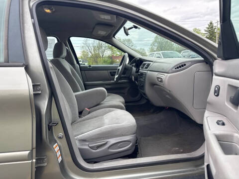 2004 Ford Taurus SE