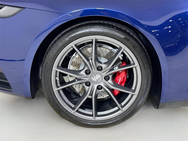 2022 Porsche 911 Carrera 4 GTS