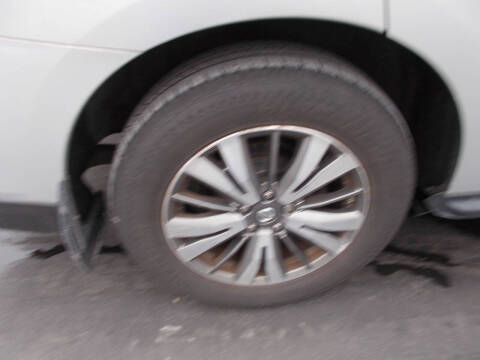 2017 Nissan Pathfinder SV