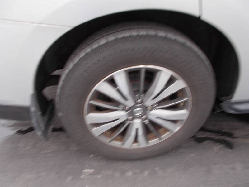 2017 Nissan Pathfinder SV