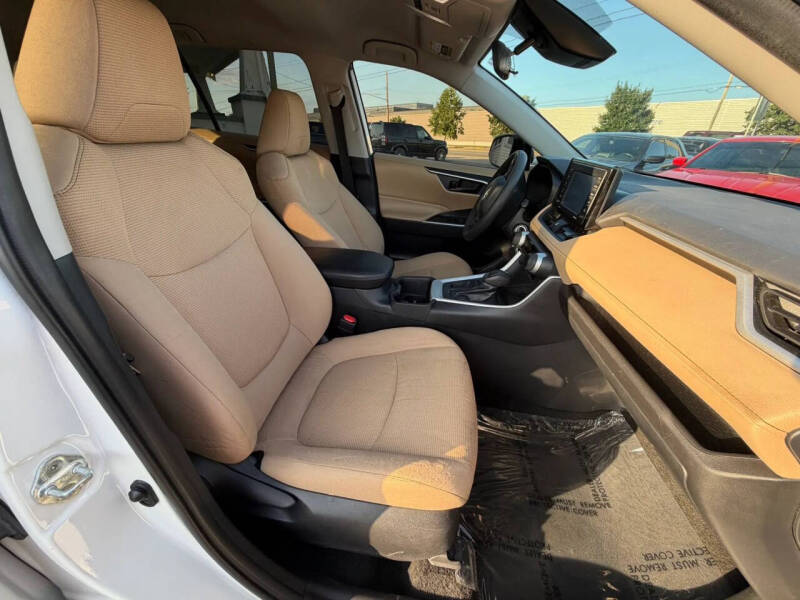 2022 Toyota RAV4 LE