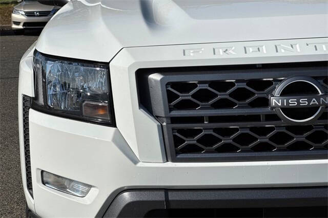 2024 Nissan Frontier SV