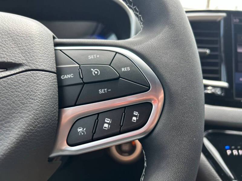 2027 Chrysler Pacifica LX