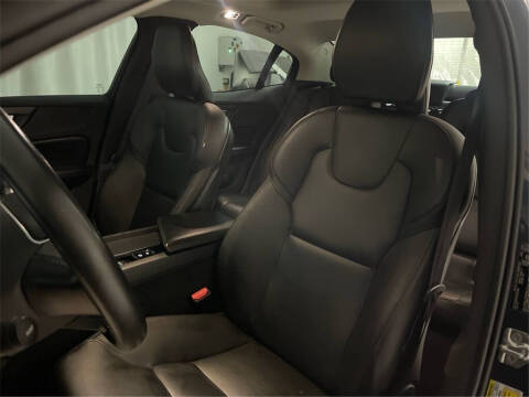 2020 Volvo S60 T5 Momentum