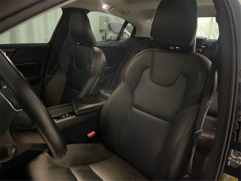 2020 Volvo S60 T5 Momentum