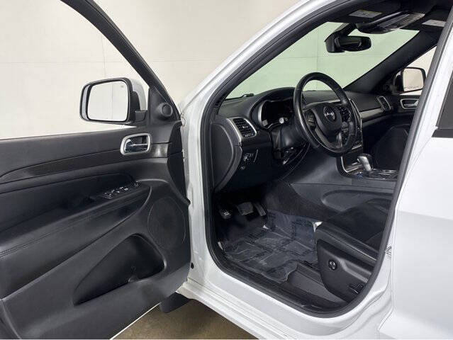 Used 2018 Jeep Grand Cherokee Altitude with VIN 1C4RJFAG1JC227894 for sale in Madison, WI