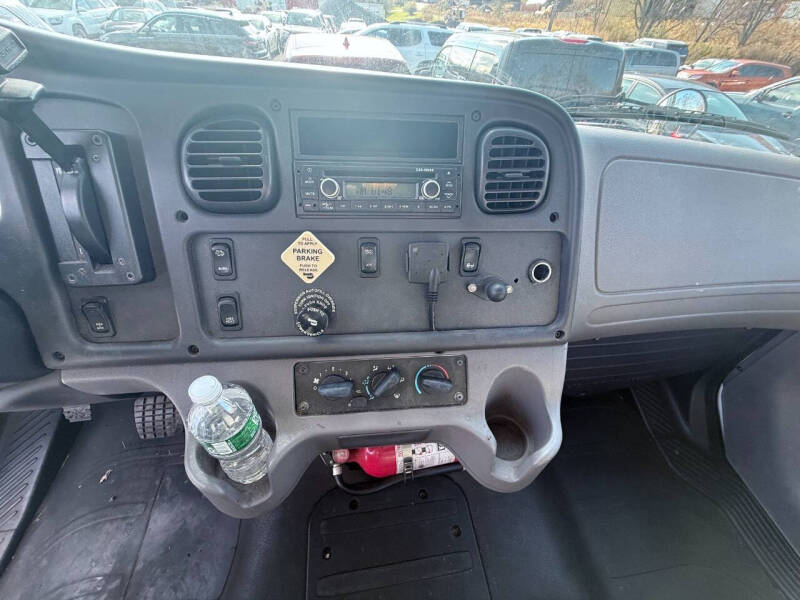 2018 Freightliner M2 106