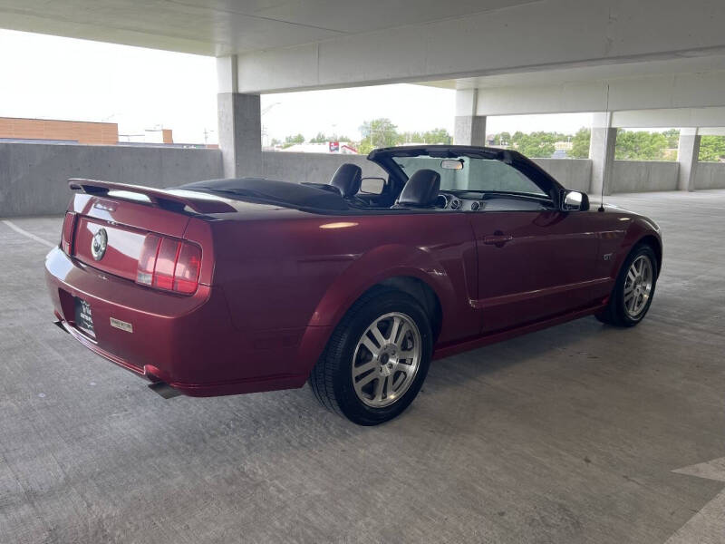 2005 Ford Mustang GT Deluxe