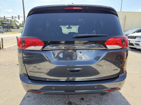 2020 Chrysler Pacifica Launch Edition