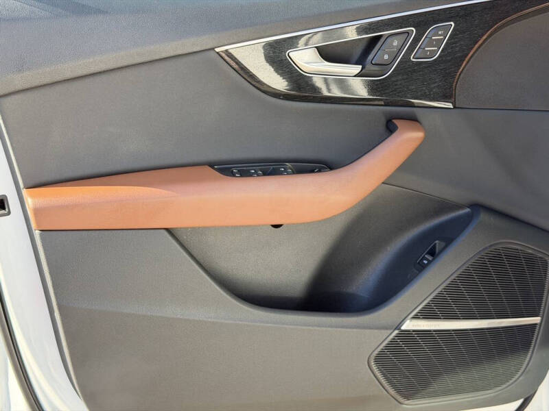 2019 Audi Q8 quattro Premium Plus 55 TFSI