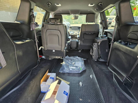 2025 Chrysler Pacifica Select