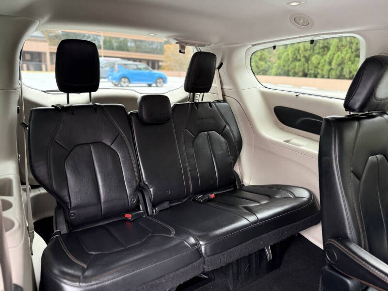 2017 Chrysler Pacifica Touring-L