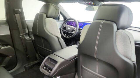2024 Cadillac LYRIQ Tech