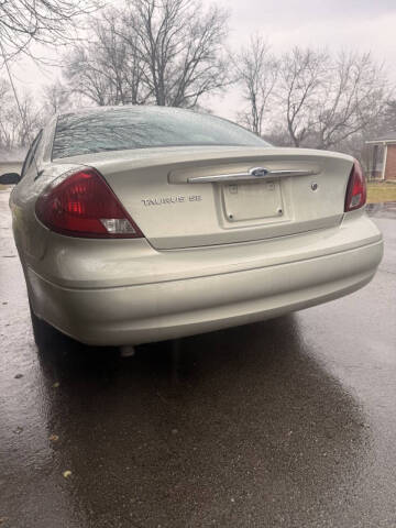 2003 Ford Taurus SE