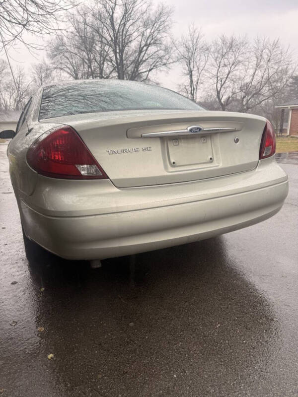 2003 Ford Taurus SE