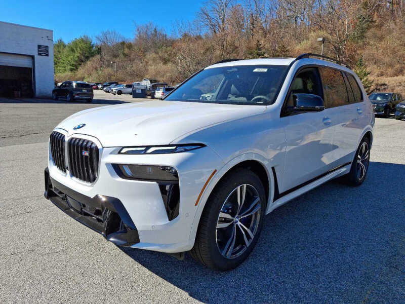 2025 BMW X7 M60i