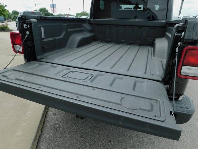 2024 Jeep Gladiator NightHawk