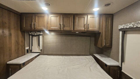 2021 Thor Motor Coach Magnitude