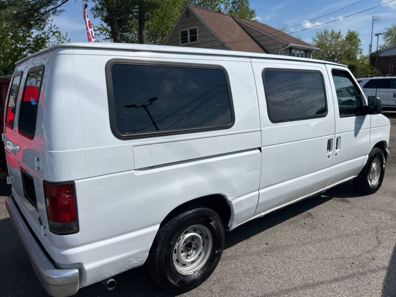 2003 Ford E-Series E-150 Base