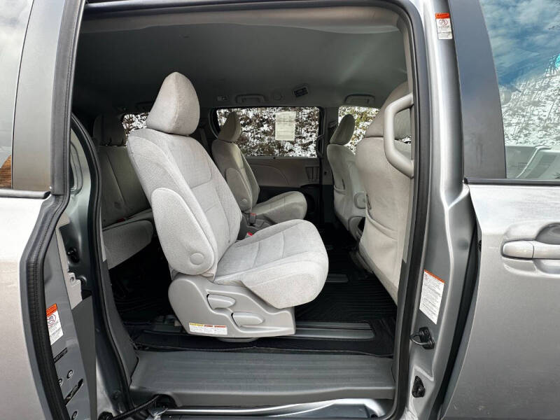 2015 Toyota Sienna LE 7-Passenger