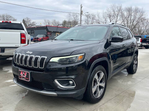 2019 Jeep Cherokee for sale at A & J AUTO SALES in Eagle Grove IA