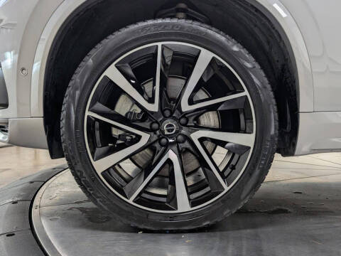 2025 Volvo XC60 B5 Plus Dark Theme