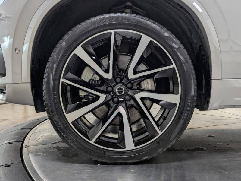 2025 Volvo XC60 B5 Plus Dark Theme