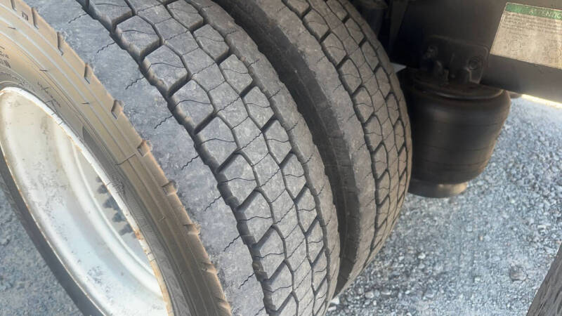 2012 Freightliner M2 106