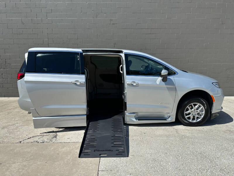 2023 Chrysler Pacifica Touring L