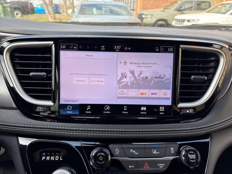 2026 Chrysler Pacifica Select