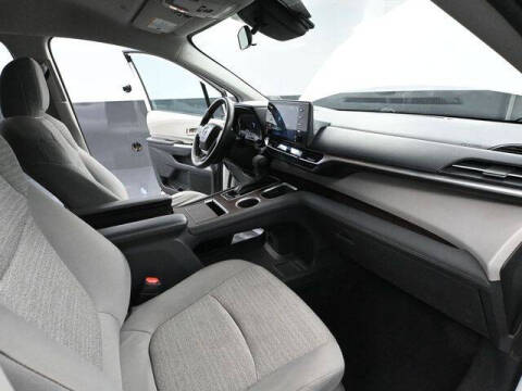 2021 Toyota Sienna LE 8-Passenger