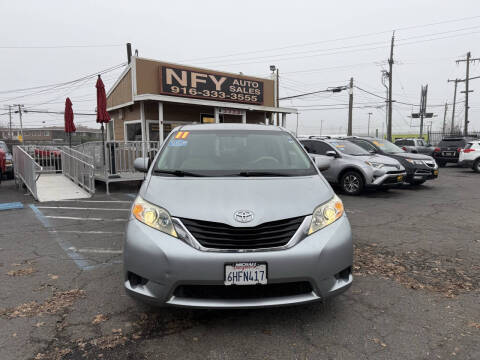 2011 Toyota Sienna LE 8-Passenger