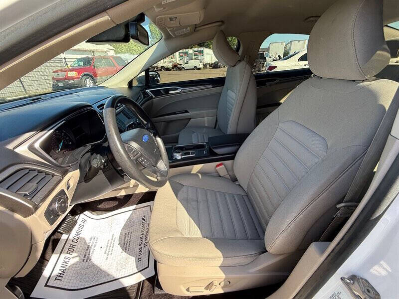 2017 Ford Fusion SE