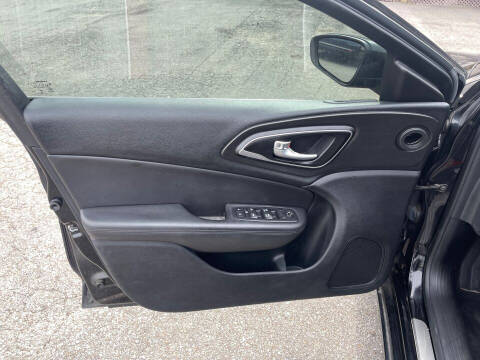 2017 Chrysler 200 Limited