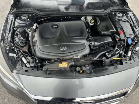 2017 Infiniti QX30 Premium