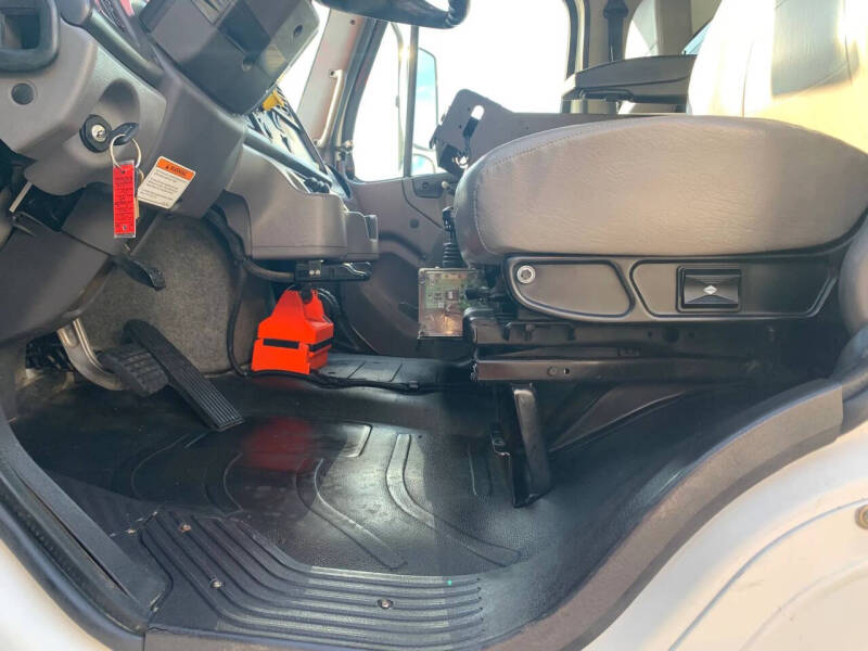2016 Freightliner M2 106