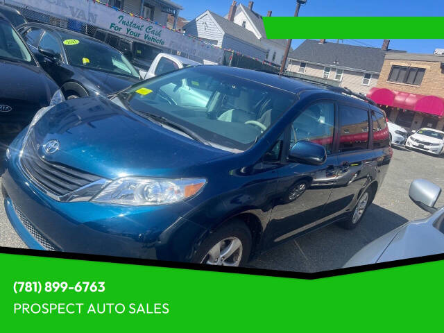 2011 Toyota Sienna LE's photo